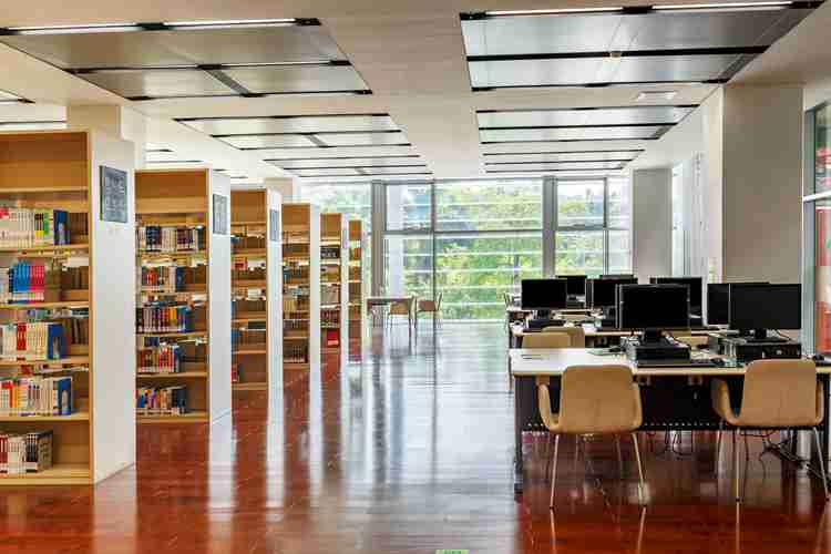 個人自費出書賺錢嗎，自費出書的收益？